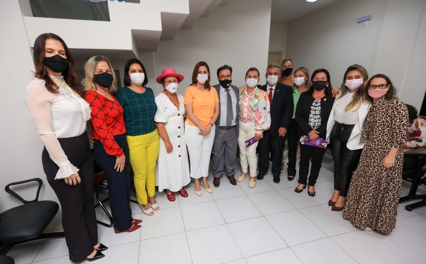 Em visita à Casa da Mulher, secretária nacional anuncia capacitação para vítimas de violência