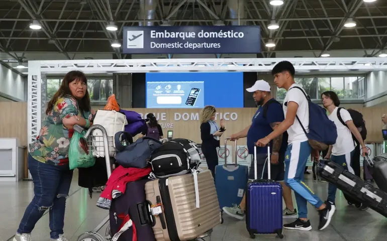 Empresas de voos panorâmicos no RJ assinam TAC para reduzir barulho