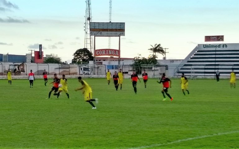 Alysson Dantas treina coletivo com reservas do ASA e atletas do Sub-20