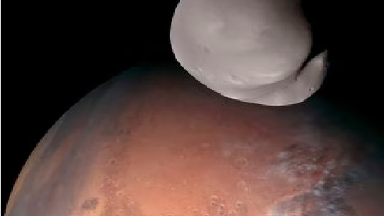 Sonda em torno de Marte envia as fotos mais detalhadas da menor lua do planeta vermelho