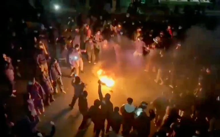 Irã adverte que terá como alvo as tropas dos EUA e Israel se a América atacar por causa de protestos