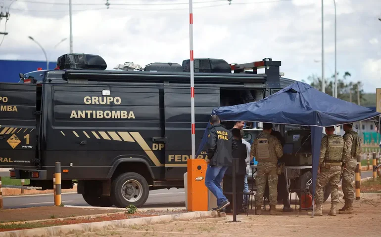 Moraes mantém preso condenado por bomba no aeroporto de Brasília