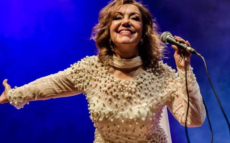 Vânia Bastos canta Caetano em Sampa