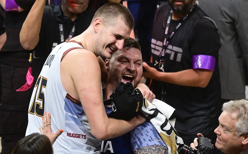 NBA investiga irmão de Nikola Jokic por dar soco em torcedor; vídeo