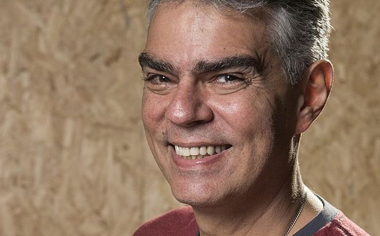 Filho de Chico Anysio pede ajuda para arrumar emprego, mas nega abandono da carreira artística