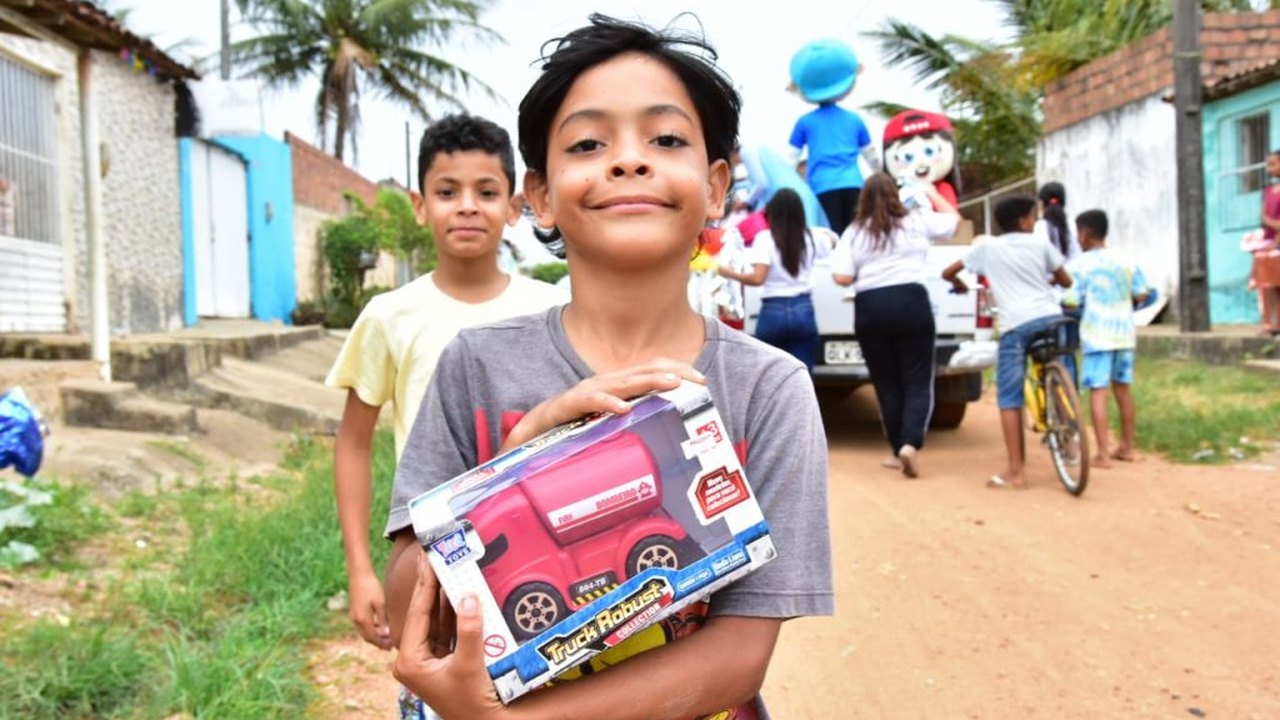 Mês das crianças: Viver Melhor faz a alegria de crianças com a entrega de brinquedos