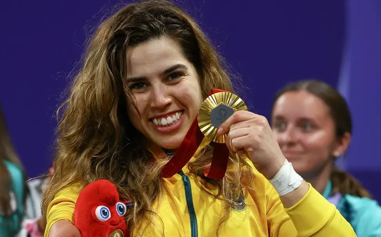 Ouro no parataekwondo, Carol Moura começou no esporte após assalto