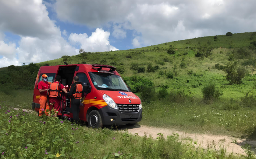 Bombeiros atendem feridos em colisão entre motos em Maragogi