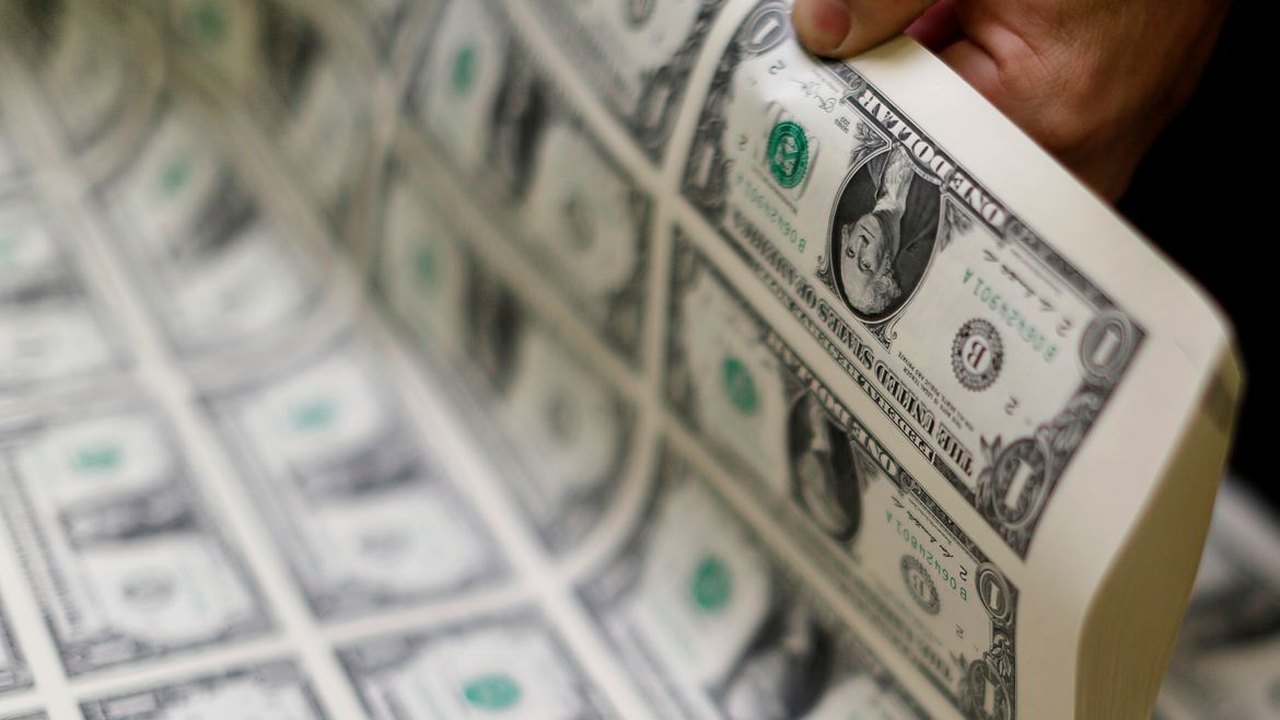 Dólar cai para R$ 5,47 um dia após estresse com Lei Magnitsky