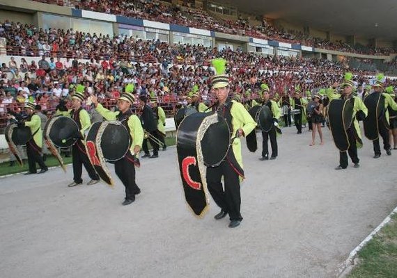 Desfile da Emancipação Política de Alagoas atrai milhares de famílias ao Rei Pelé