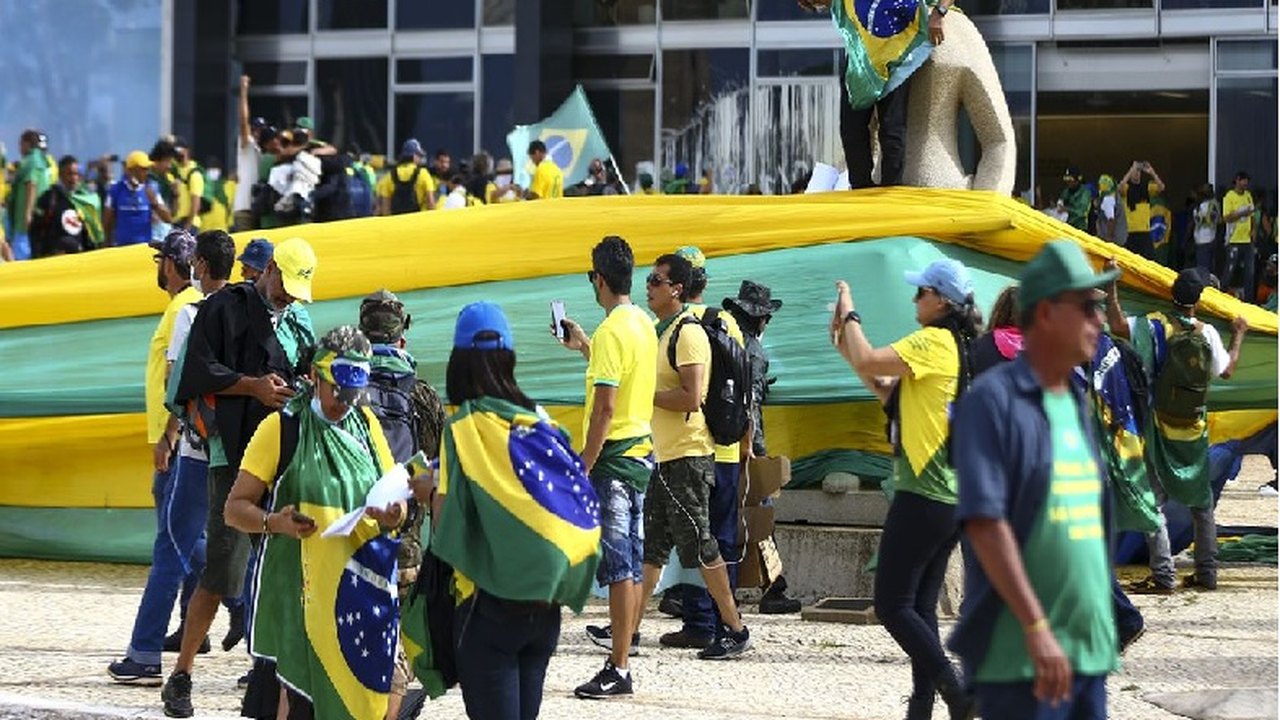 Fórum de governadores oferece forças de segurança para conter atos