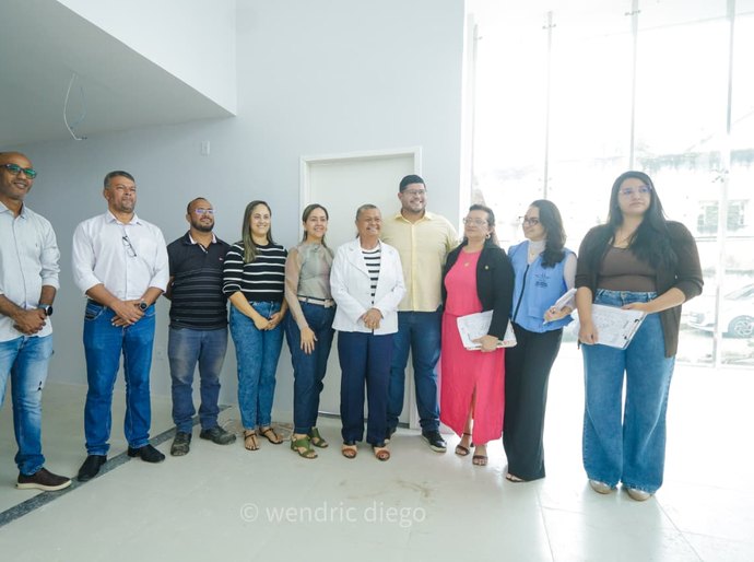 Prefeita Tia Júlia visita obras de nova Unidade Básica de Saúde no Centro; UBS atenderá quase 10 mil pessoas