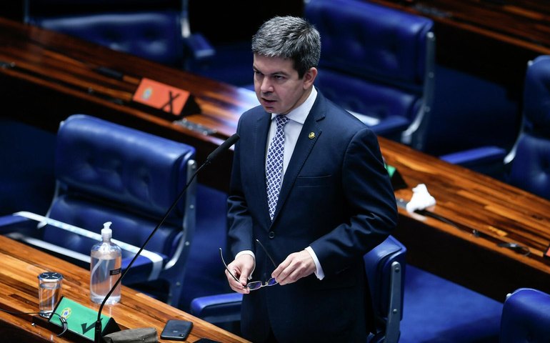 Mídia: líder de Lula no Congresso contemporiza e diz que PDT 'continua no governo'