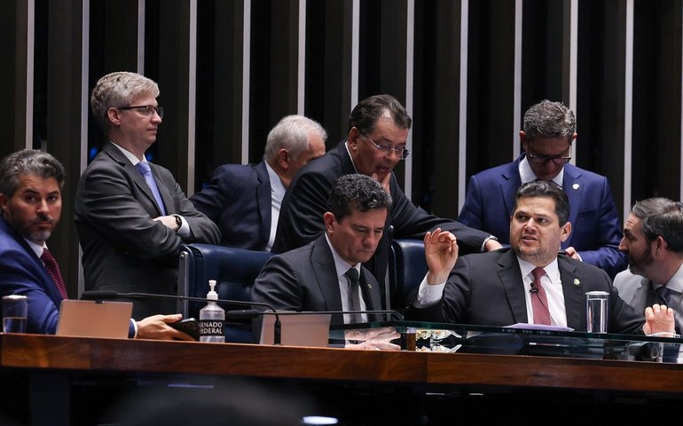 Senado aprova uso do Fundo do Pré-Sal para renegociar dívidas do agro