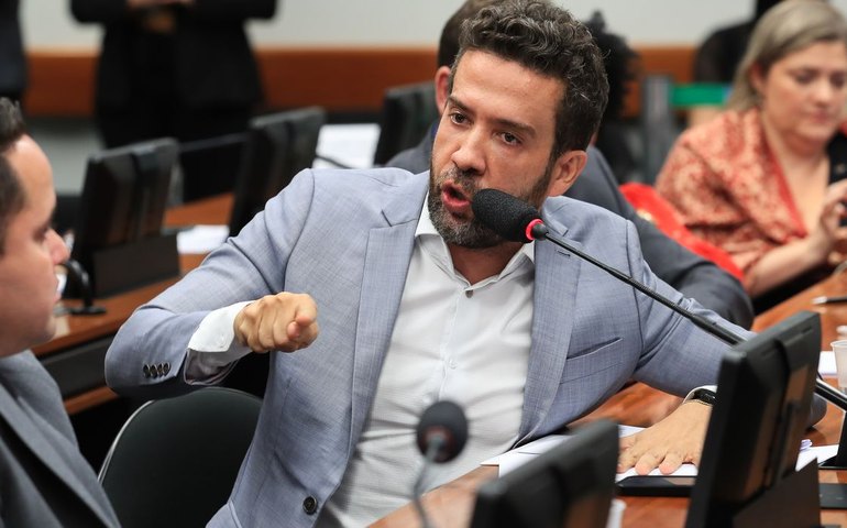 Fux homologa acordo entre PGR e Janones em caso de “rachadinha”