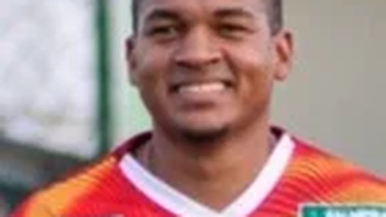 Lateral do CSE anuncia aposentadoria por lesão em meio à pré-temporada; clube aguarda reforços