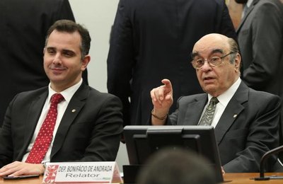 Relator vota pela rejeição da denúncia contra Temer e ministros na CCJ