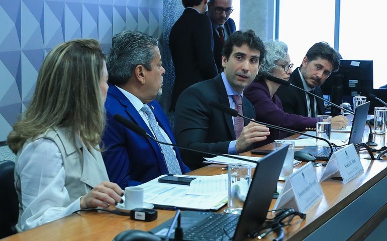 Apostadores destinam até R$ 30 bi por mês a bets, informa BC