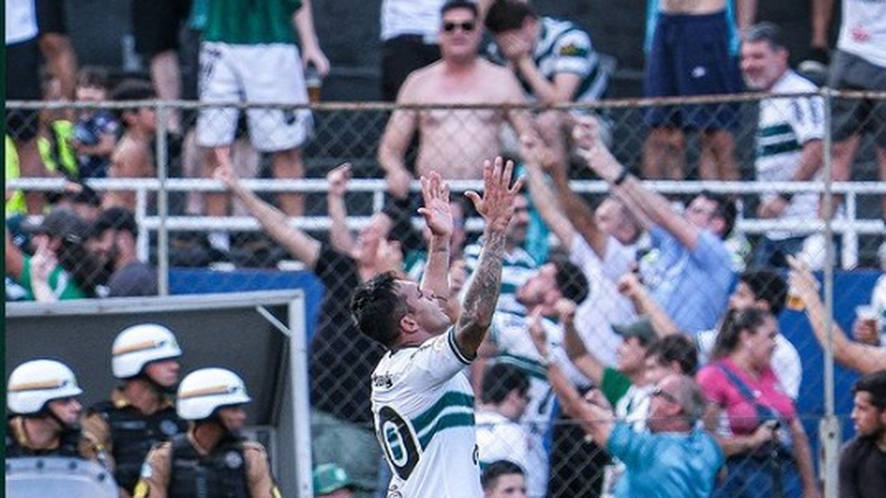 Coritiba repudia violência e diz trabalhar para identificar torcedores que invadiram gramado