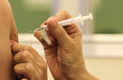 MP abre crédito de R$ 6,4 bilhões para a compra de vacinas contra Covid-19