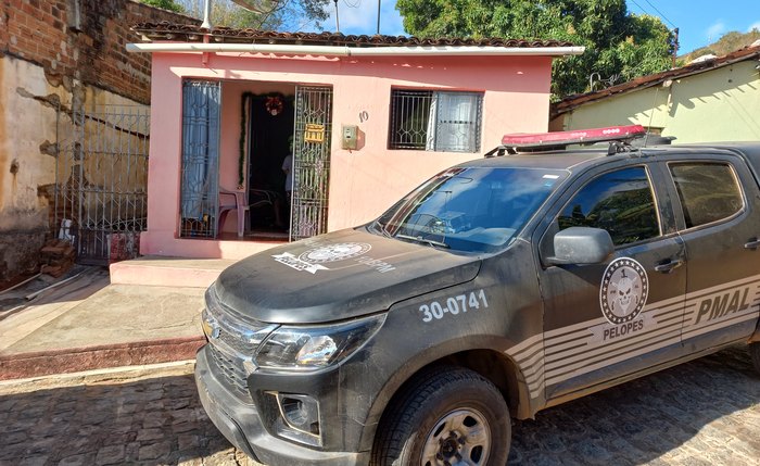 Homem foi encontrado morto dentro de uma cisterna no quintal da casa