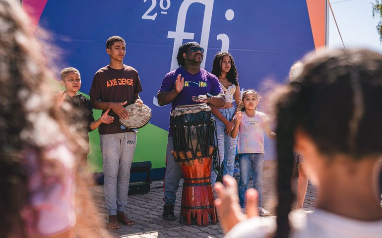 Fliparacatu premia alunos em concurso de redação e desenho