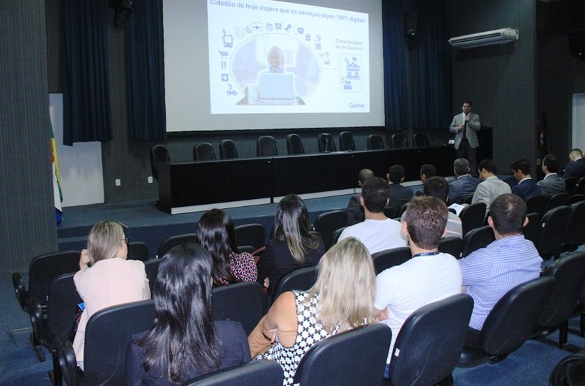 Esmal recebe palestra sobre Governo digital e sociedade inteligente