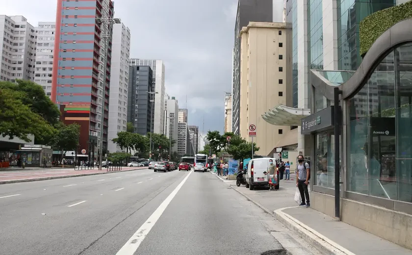 Princípio de incêndio atinge prédio comercial perto da Avenida Paulista