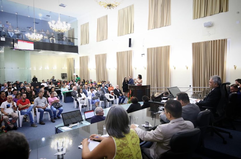 Trabalho seguro e saúde mental são debatidos em sessão especial da ALE