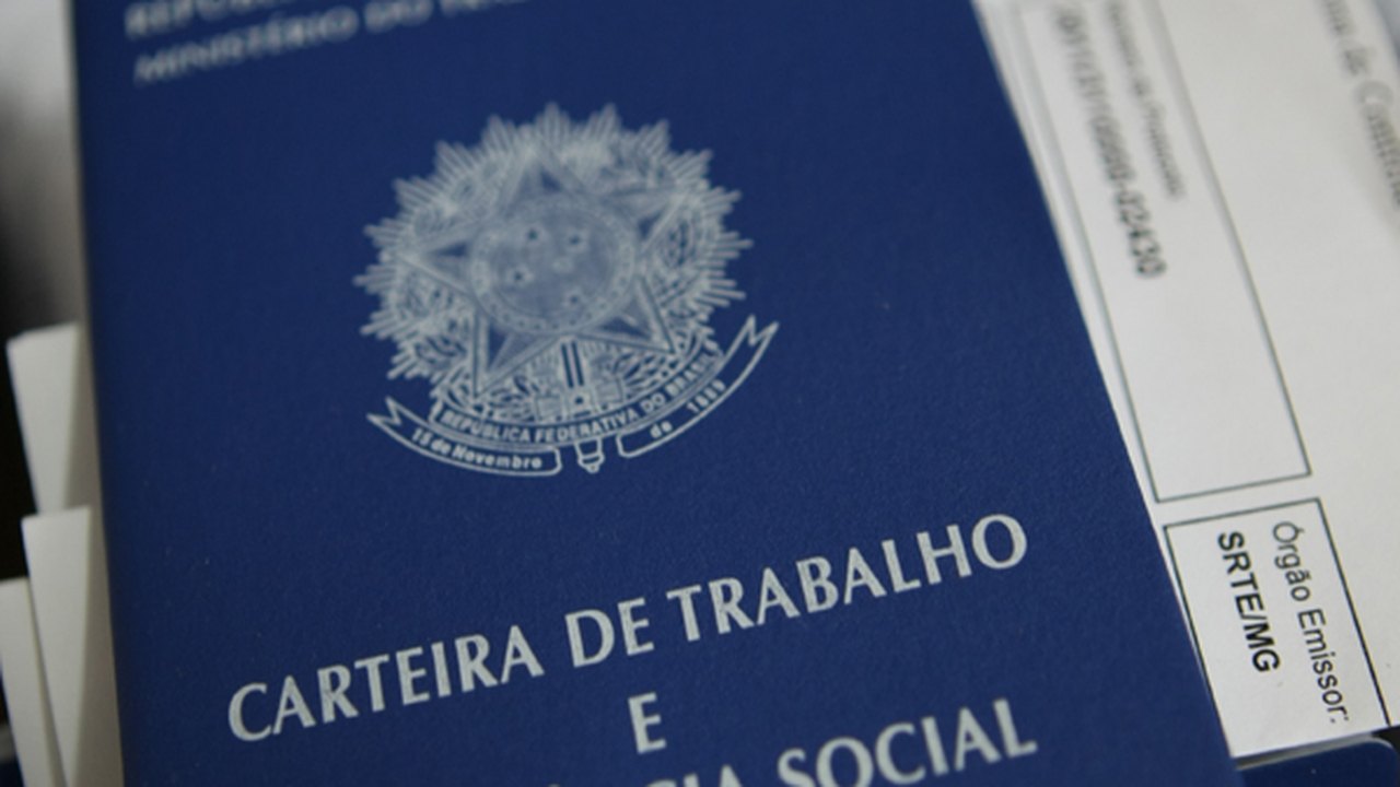 Pesquisa mostra crescimento da população com carteira assinada