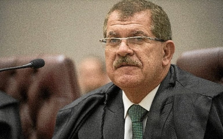 Presidente do STJ diz que aprovou reserva de vacinas para servidores do STF