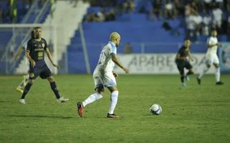 CSA marca nos acréscimos e garante a permanência na Série C; time derrotou a Aparecidense fora de casa