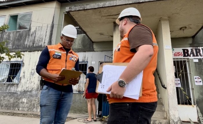 Engenheiros do órgão realizam a estrutura do imóvel para verificar se o mesmo será interditado
