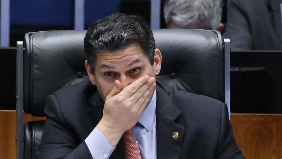 Alcolumbre mantém silêncio sobre 6x1 e oposição tenta preservar escala