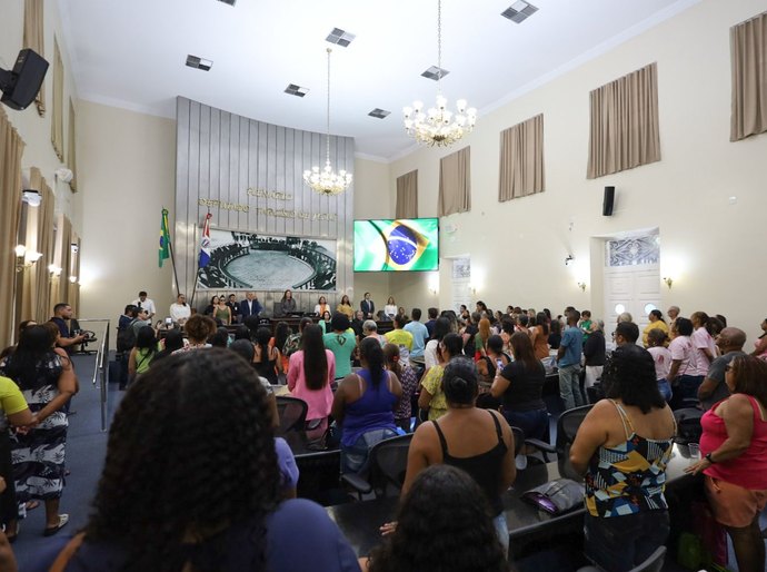 Audiência pública proposta por Fátima Canuto reúne autoridades nacionais para discutir situação de marisqueiras