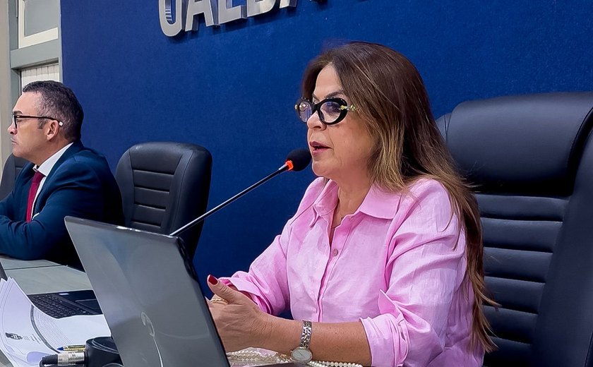 Vereadora Silvania Barbosa enaltece carreira de Marluce Caldas em discurso na Câmara