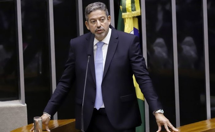 Arthur Lira se coloca à disposição do Governo Lula para votar rejuste da tabela do IR Arthur Lira se coloca à disposição do Governo Lula para votar rejuste da tabela do IR
