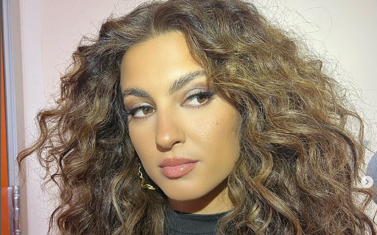 Cantora gospel Tori Kelly é internada na UTI com coágulos, afirma site