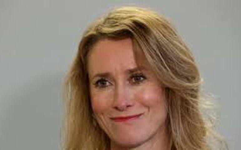 Líder da Estônia remove monumentos soviéticos, e Rússia a coloca em lista de procurados