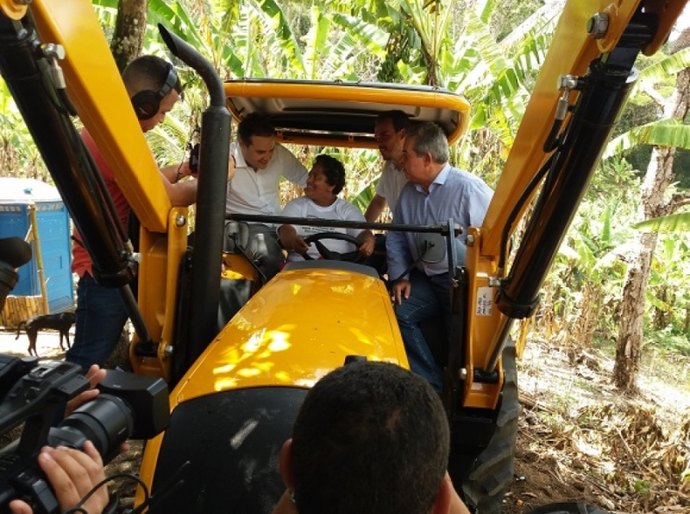 Estado lança Programa de Sementes para o plano-safra 2017 em assentamento rural
