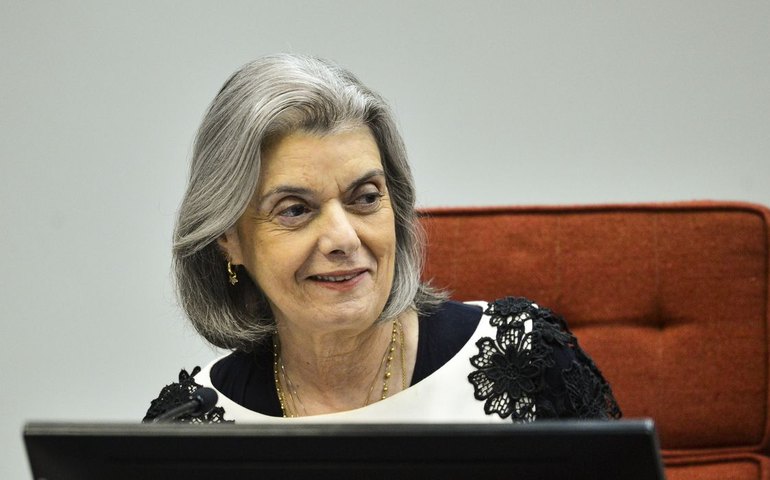 Cármen Lúcia diz que desinformação nas eleições é 'cabresto digital'