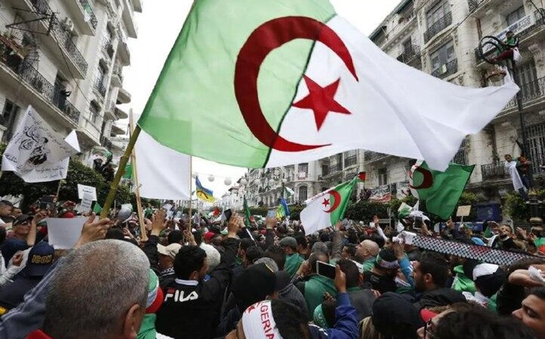 Cobrança argelina por reparação ao período colonial coloca Paris no banco dos réus da história?