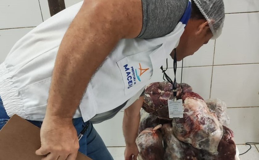 Vigilância Sanitária apreende 80 kg de carnes estragadas em frigorífico