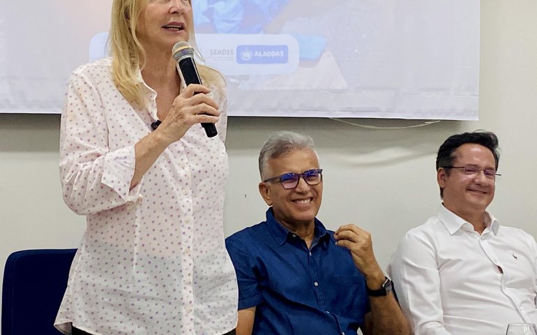 Projeto É a Minha Vez realiza entrega de certificados de cursos de capacitação