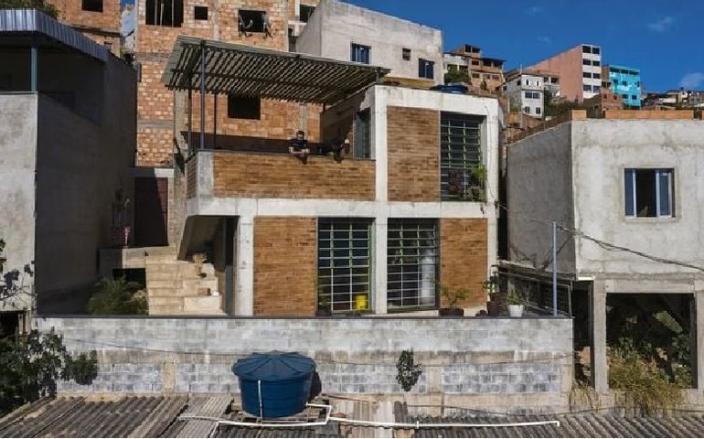 Moradia em favela brasileira vence concurso internacional de arquitetura