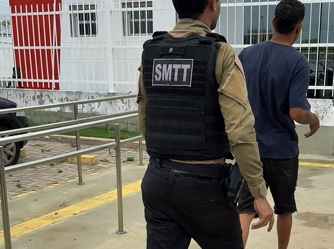 SMTT Delmiro Gouveia realiza prisão por embriaguez ao volante após colisão