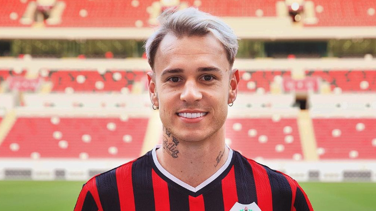 Antes da abertura da janela de transferências, Roger Guedes renova contrato com Al-Rayyan até 2030