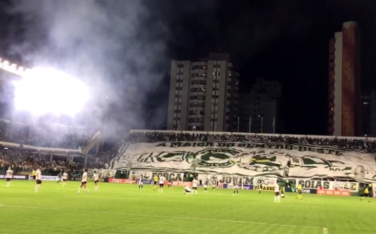 Flamengo arranca empate com Goiás e vê distância para o líder Palmeiras aumentar
