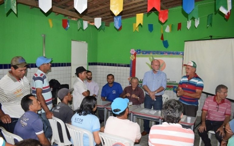 Iteral dialoga com assentados do município de Igreja Nova