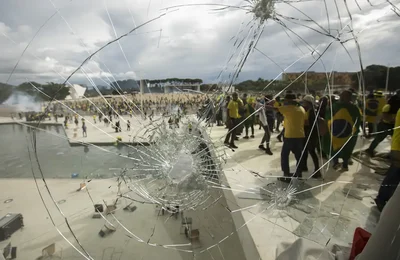 Bolsonaro e aliados deverão pagar R$ 30 milhões pela depredação no 8/1